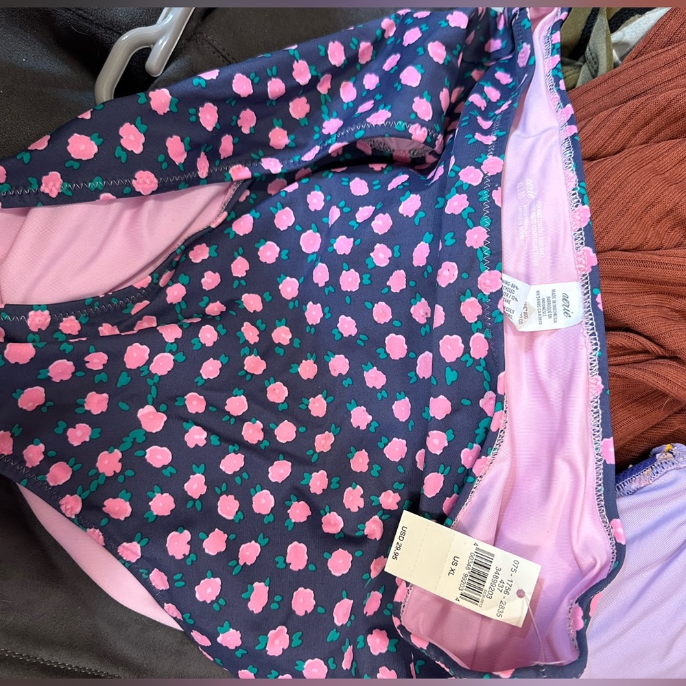American eagle high waisted bottoms